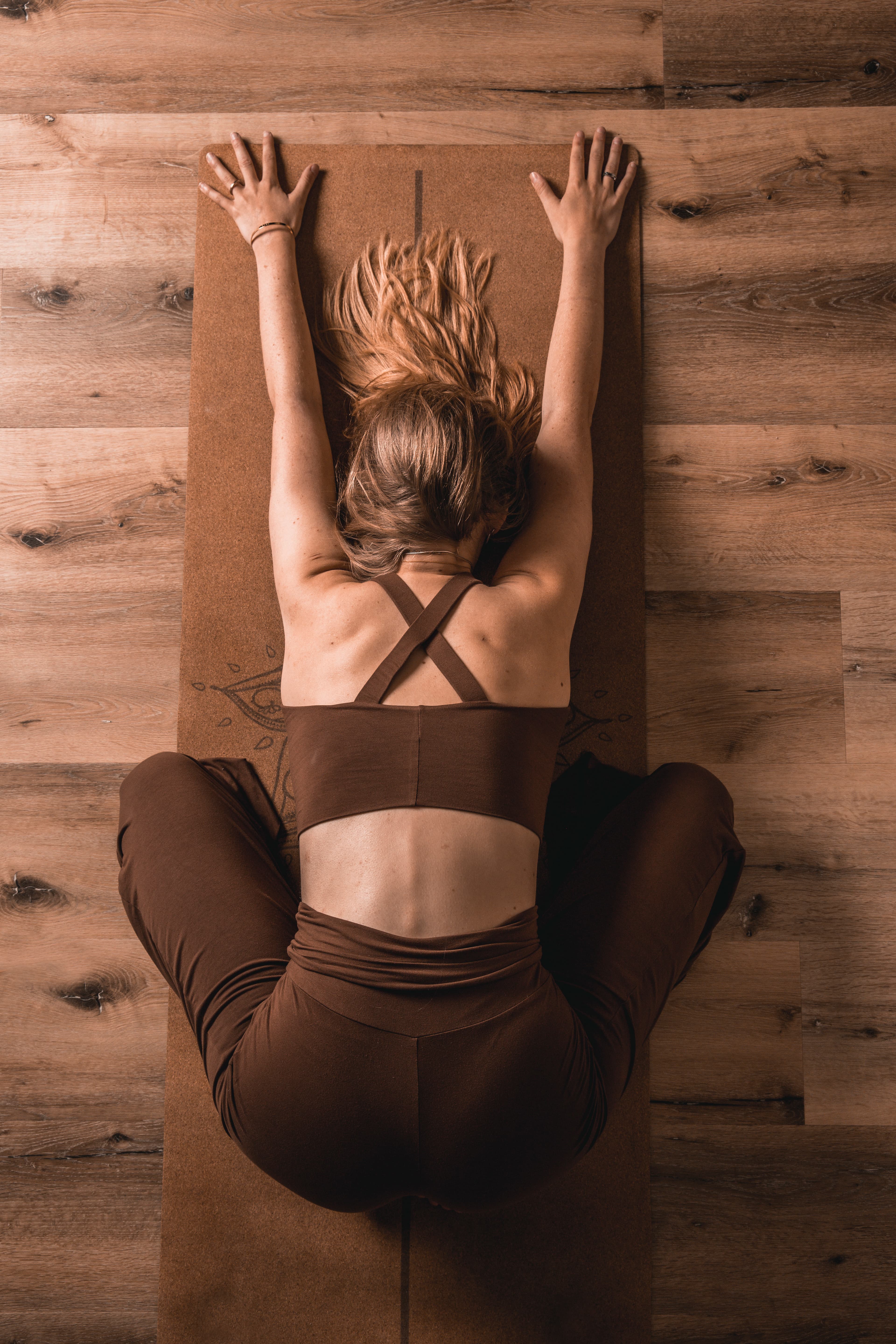 Marie Haas in yoga pose